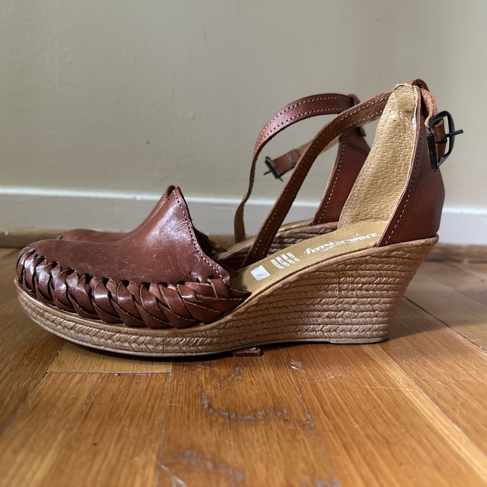 Don chuys leather wedges